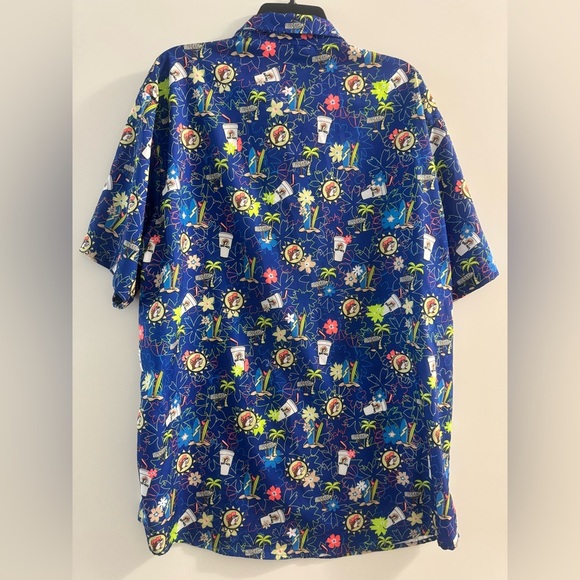 Buc-ee's Men's Button-Up Tropical Beaver Print Shirt - Picture 3 of 9